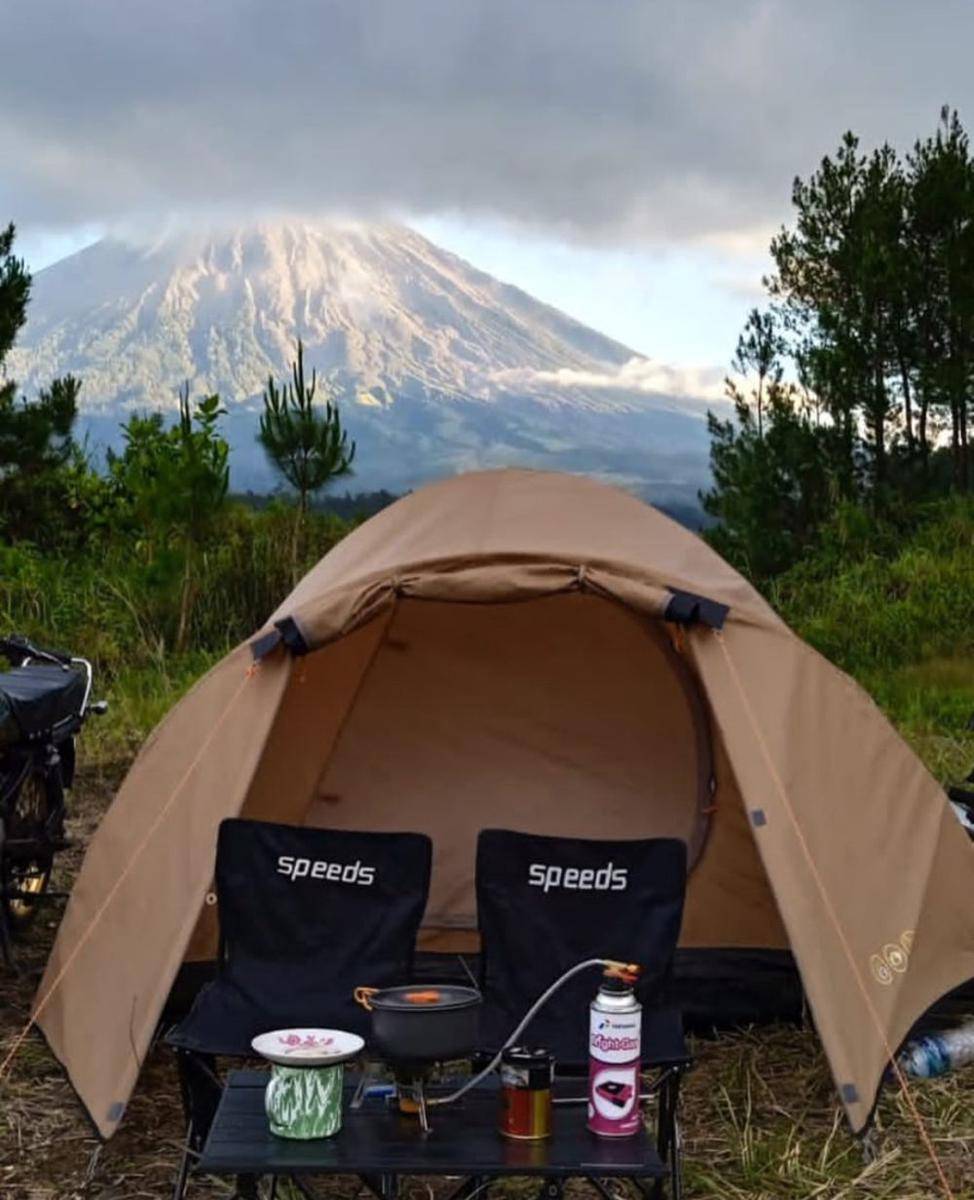 Camping beratar Gunung Semeru. Instagram.com/calandraoutdoorrent