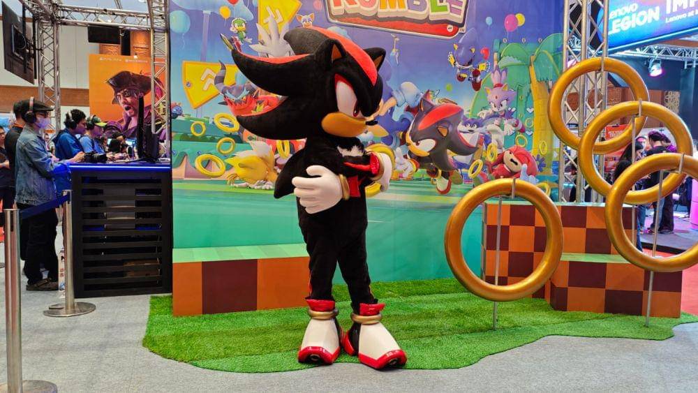Foto maskot di booth SEGA. (GGWP.id/Mecca Medina)