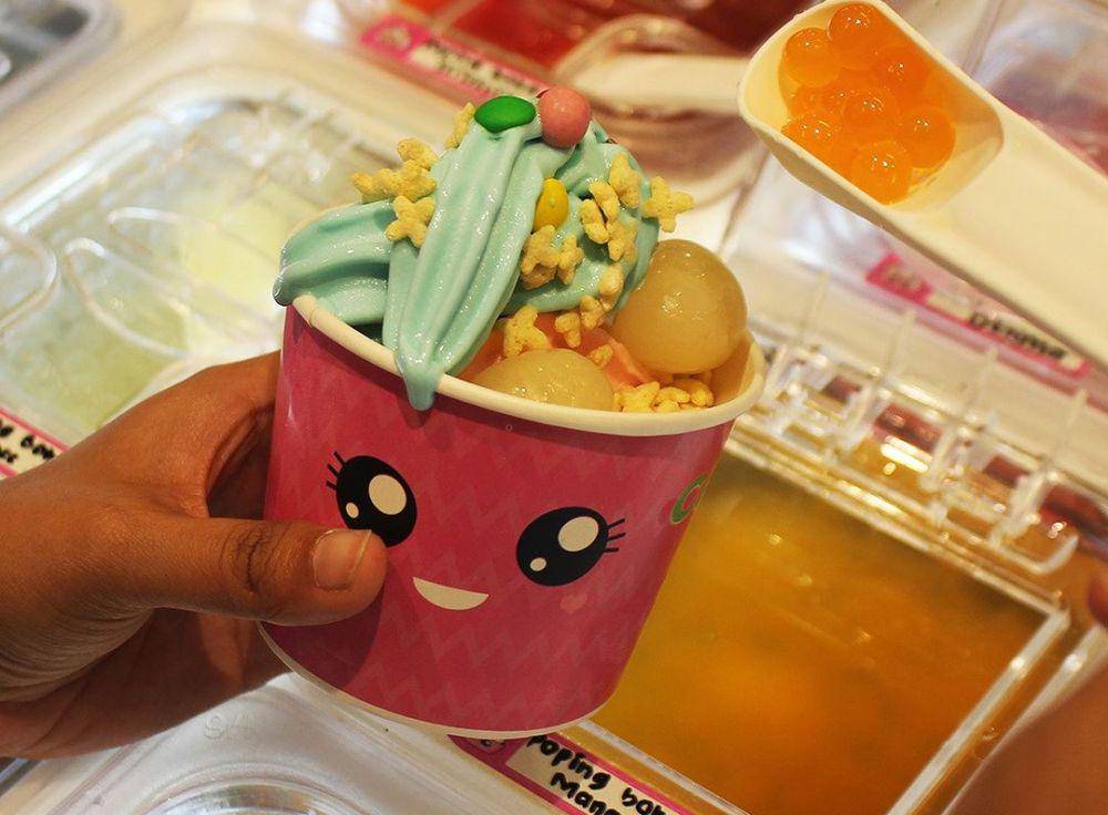 Cols Froyo - frozen yoghurt (instagram.com/colsyoghurt.id)
