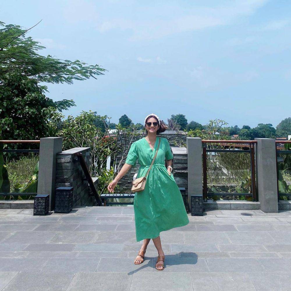 koleksi dress ala Rini Yulianti (instagram.com/riniyulianti)