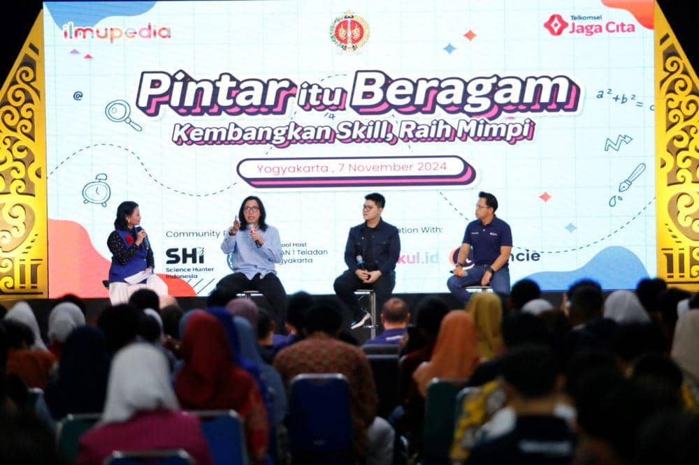 Telkomsel Jaga Cita payung program CSR dirancang untuk memperkuat kompetensi di dunia pendidikan, mulai dari kepala sekolah, guru, siswa hingga orang tua siswa. (Dok. Telkomsel.