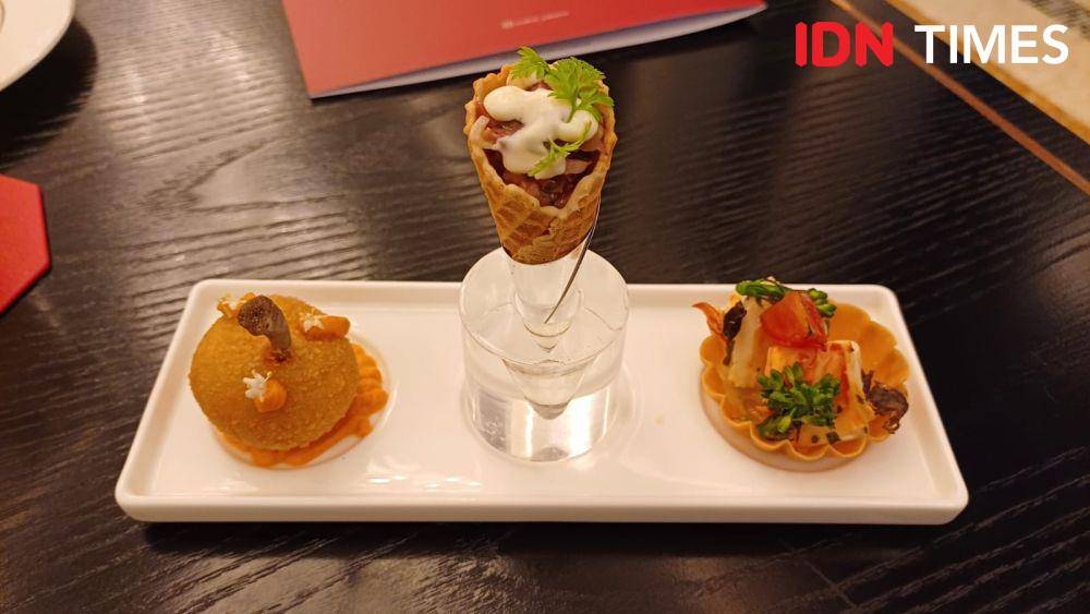 Rangkaian menu afternoon tea Baccarat di The Langham, Jakarta (IDN Times/Dhiya Awlia Azzahra)