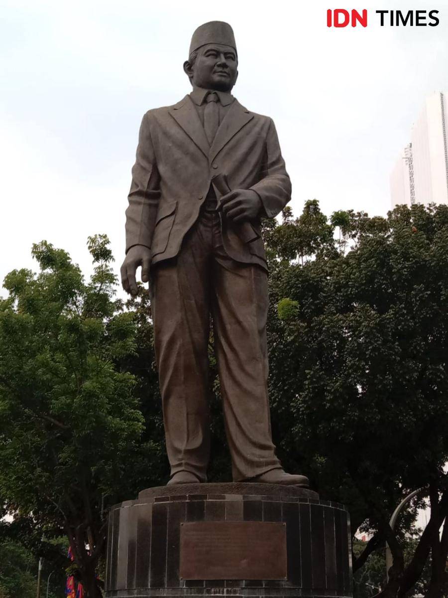 Patung MH Thamrin (IDN Times/Febriyanti Revitasari)