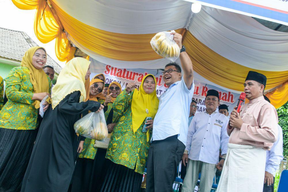Berkunjung ke Hamparan Perak, Asri Berziarah dan Makan Bareng Warga
