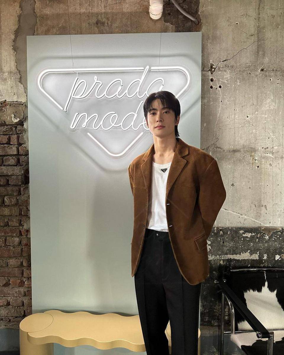 gaya layering outfit ala Jaehyun NCT (instagram.com/_jeongjaehyun)