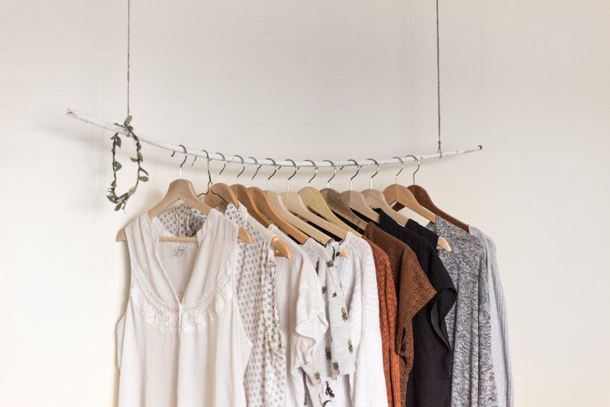 5 Tips Cerdas Menghilangkan Bintik Hitam di Baju, Effortless!