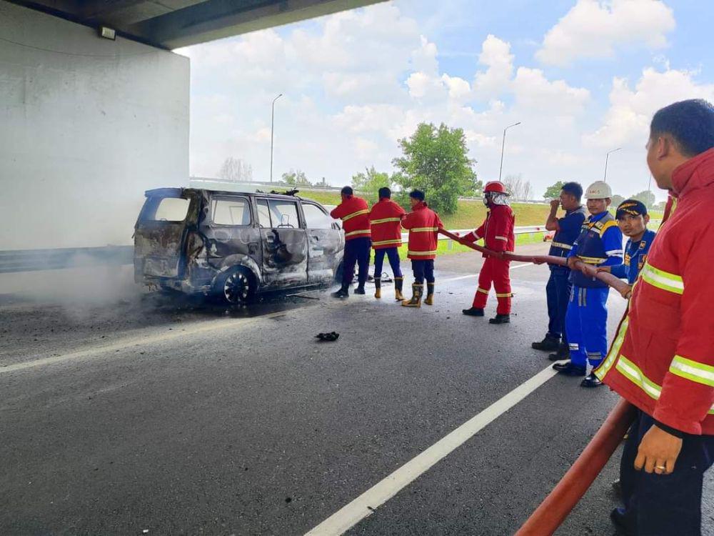 Ambulans Terbakar di Tol Palindra, Jalur Sempat Ditutup Sementara