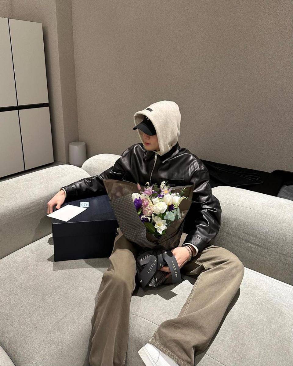 gaya layering outfit ala Jaehyun NCT (instagram.com/_jeongjaehyun)