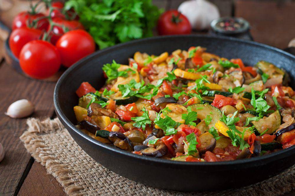 ilustrasi ratatouille (freepik.com/timolina)