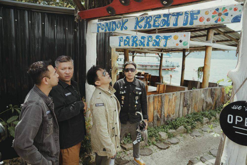 potret The Dudas-1 touring di Medan (instagram.com/raffinagita1717)