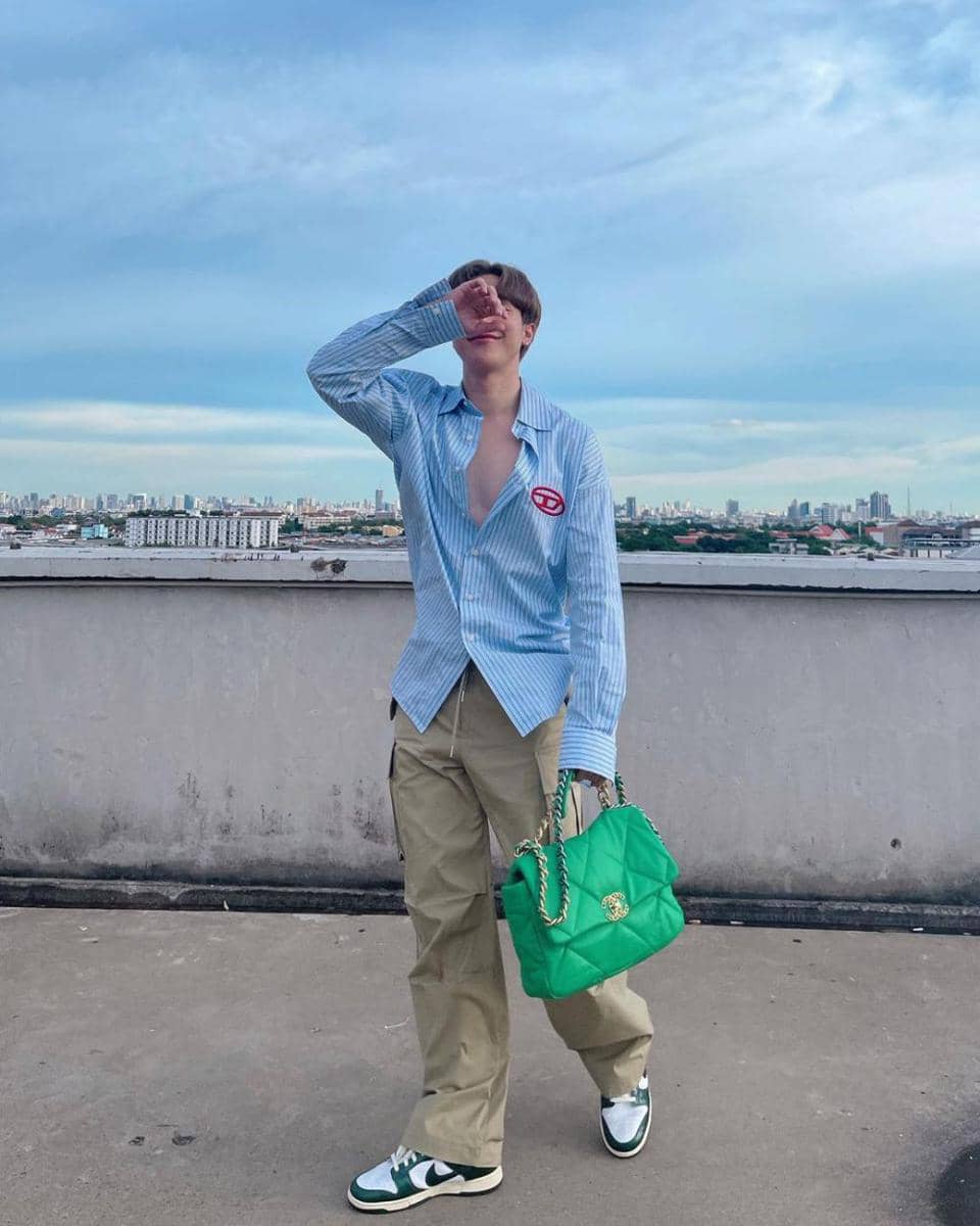 outfit nuansa biru ala Arm Weerayut (instagram.com/arm_wc)