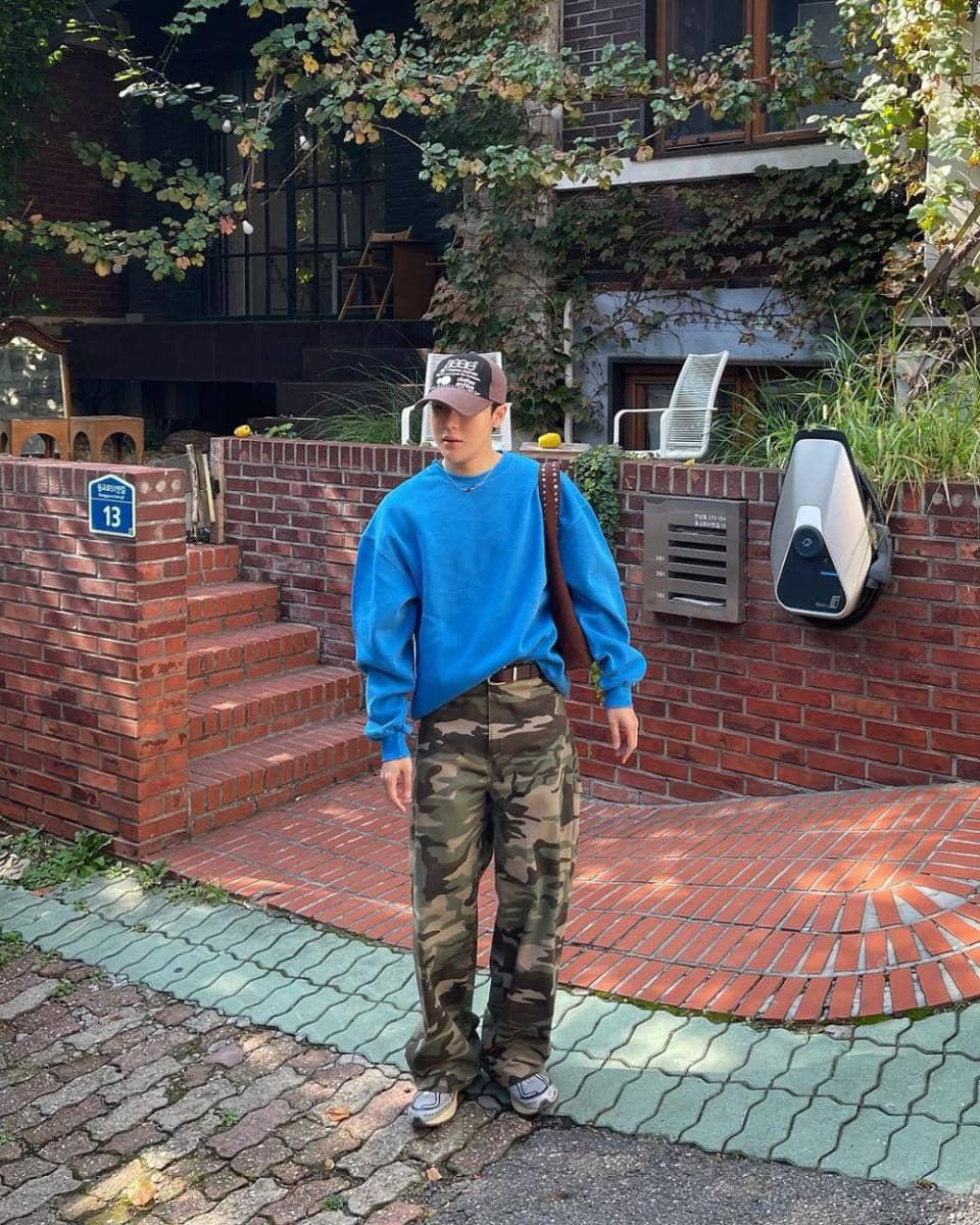 outfit nuansa biru ala Arm Weerayut (instagram.com/arm_wc)