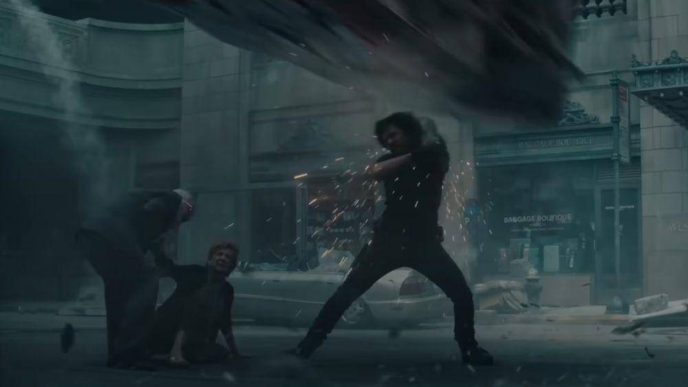 Bucky menangkis mobil yang terhempas untuk melindungi warga sipil. (dok. Marvel Studios/Thunderbolts*)