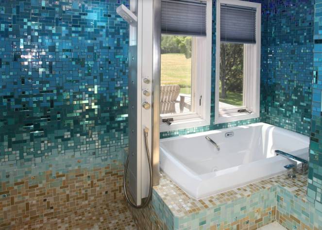 ilustrasi kamar mandi berkeramik mozaik (houzz.co.uk/Susan Jablon)