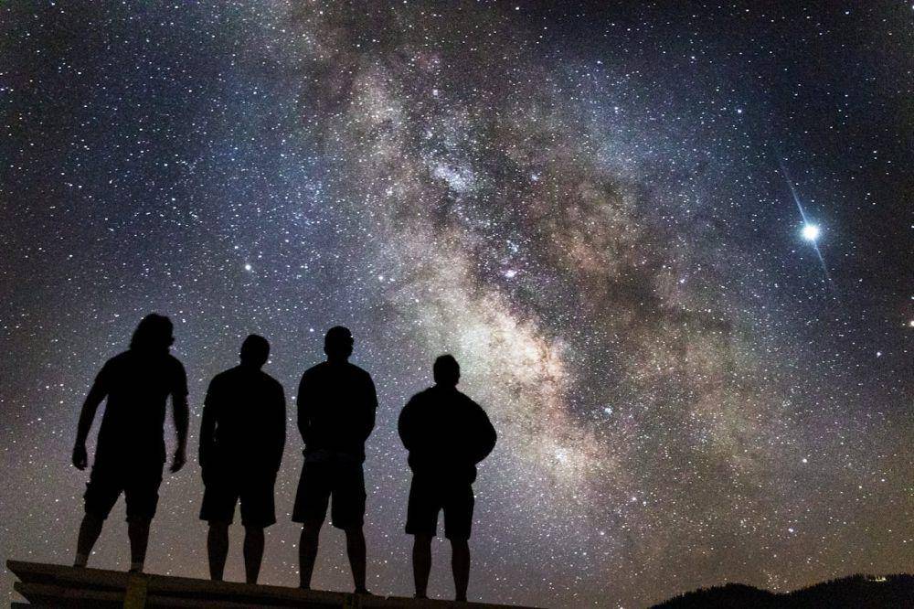 Ilustrasi pemandangan 'awe-inspiring' (pexels.com/Kendall Hoopes)