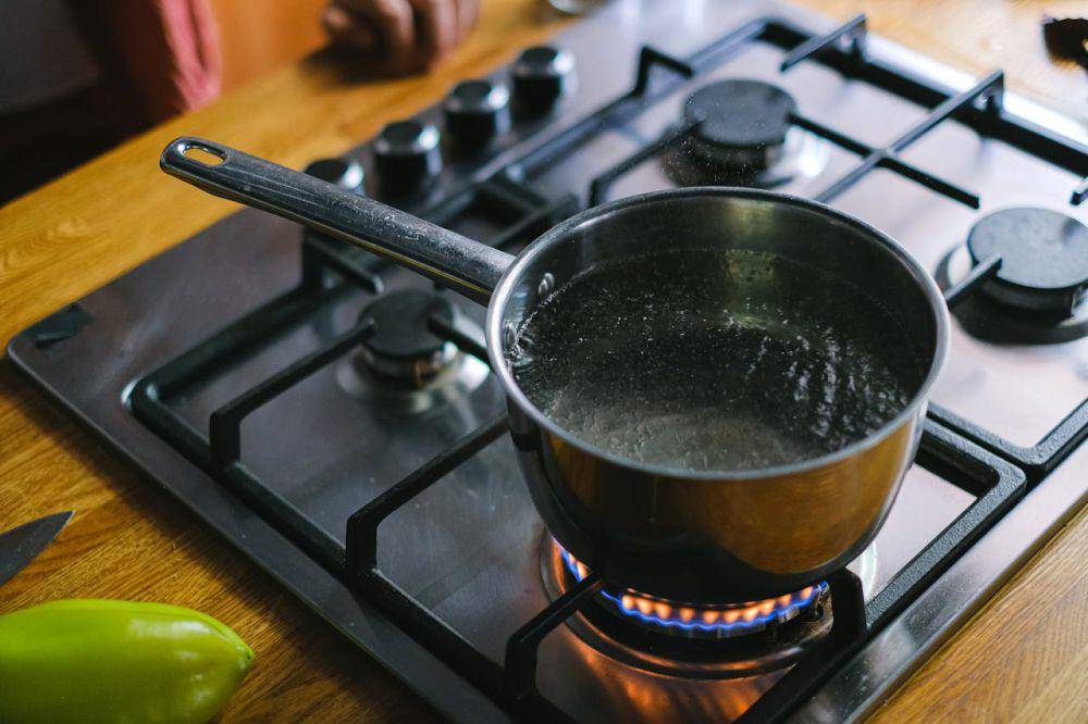 Ilustrasi memasak sup (pexels.com/Anna Shvets)