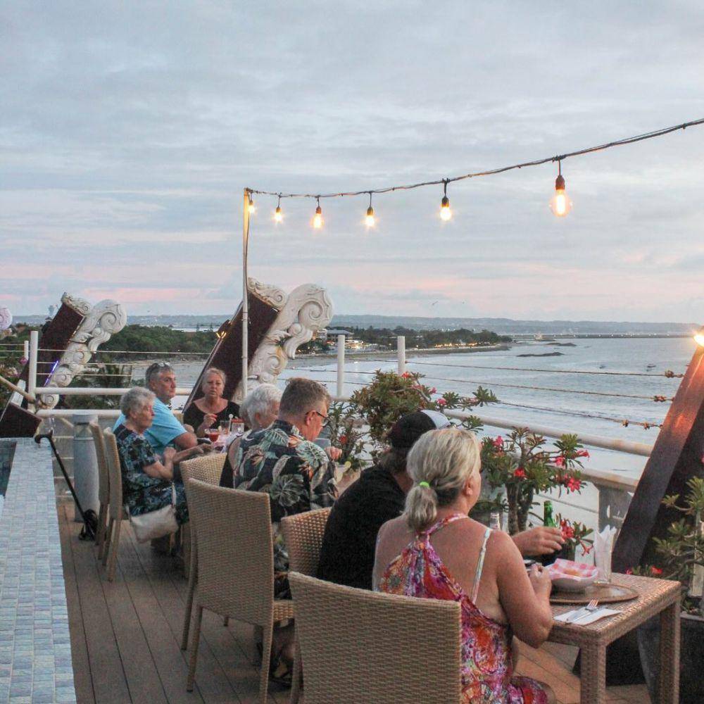 The Seven Rooftop Bar (instagram.com/kutabexhotel | thesevenrooftopbar)