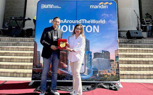 Bank Mandiri terus berkomitmen untuk memperluas aksesibilitas layanan perbankan bagi masyarakat Indonesia, baik di dalam negeri maupun mancanegara. (Dok. Mandiri)