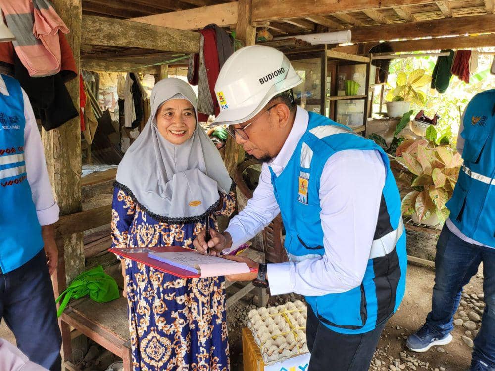 PLN Mutakhirkan Data Pelanggan, Datangi Rumah-rumah