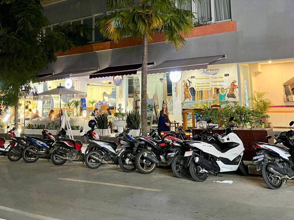 Potret kendaraan bermotor di Labuan Bajo (IDN Times/Dewi Suci Rahayu)