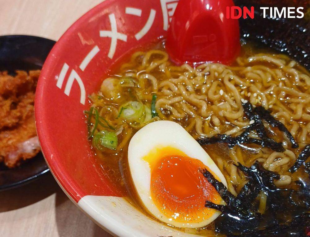 Potret ramen ala Ramen YA! (IDN Times/Dhiya Awlia Azzahra)