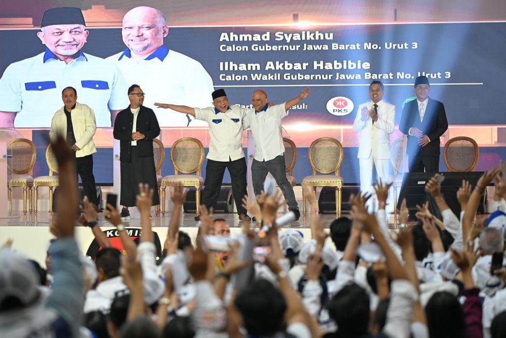 Arti Gestur Pesawat Terbang Paslon Asih di Debat Pilgub Jabar