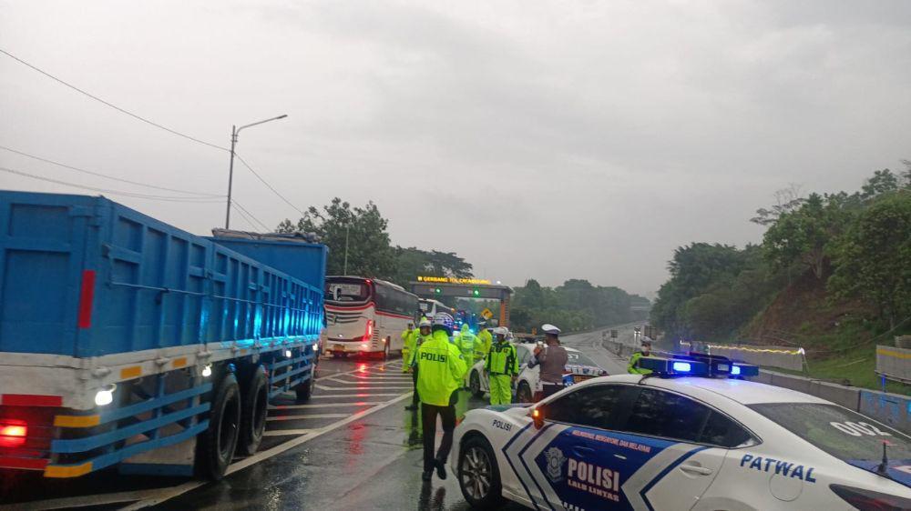 Polisi Segera Periksa Sopir Truk pada Kecelakaan Tol Cipularang KM 92