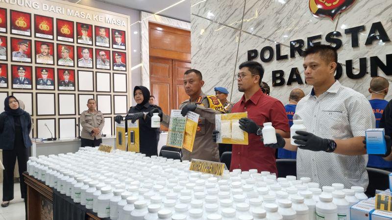 Ratusan Ribu Obat Keras Psikotropika Diamankan Polrestabes Bandung