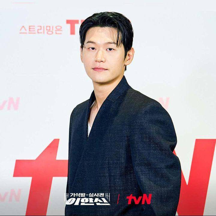 aktor Lee Hak Joo pemeran di Parole Examiner Lee (instagram.com/tvn_drama)