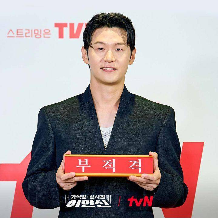 aktor Lee Hak Joo pemeran di Parole Examiner Lee (instagram.com/tvn_drama)