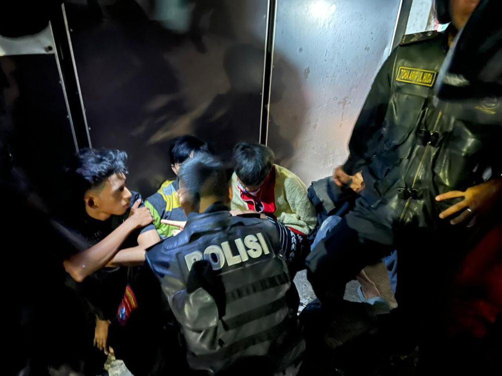 Bawa Clurit hingga Stik Golf, 10 Anggota Gangster Surabaya Diringkus