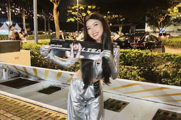 7 Potret Regina Phoenix Di-notice Lisa BLACKPINK di Fan Meeting