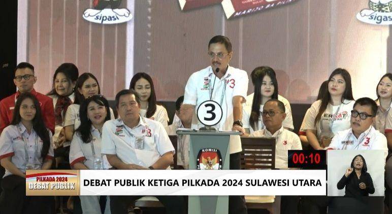 Calon Wakil Gubernur Sulawesi Utara nomor urut 3, Alfret Denny Tuejeh, saat debat terakhir di Novotel Manado Conventional Center, Selasa (12/11/2024). Dok. KPU Sulut