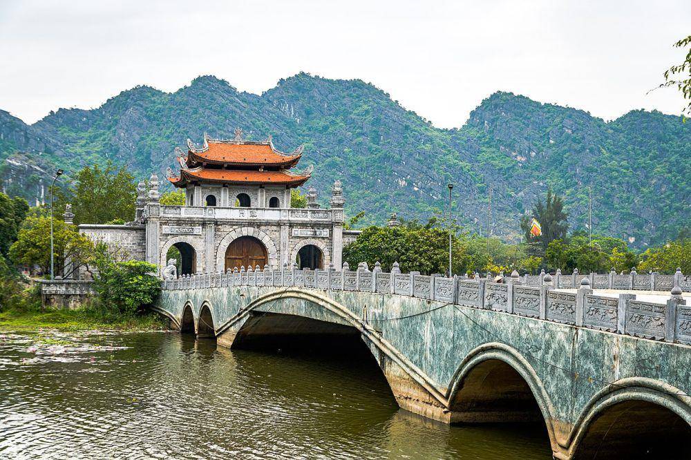 Hoa Lu Ancient Capital, Vietnam (commons.wikimedia.org/Preparetavalise)