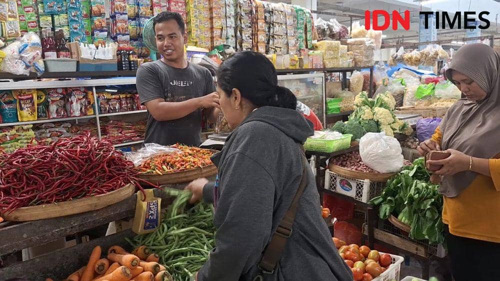 Aktivitas jual beli di Pasar Besar Ngawi. IDN Times/ Riyanto.