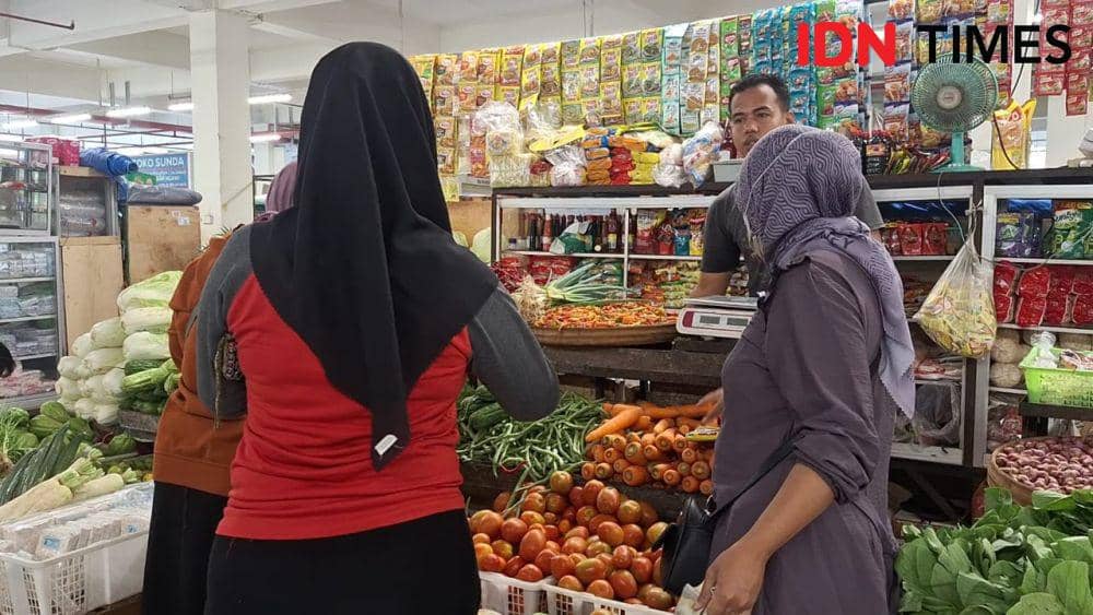 Aktivitas jual beli di Pasar Besar Ngawi. IDN Times/ Riyanto.