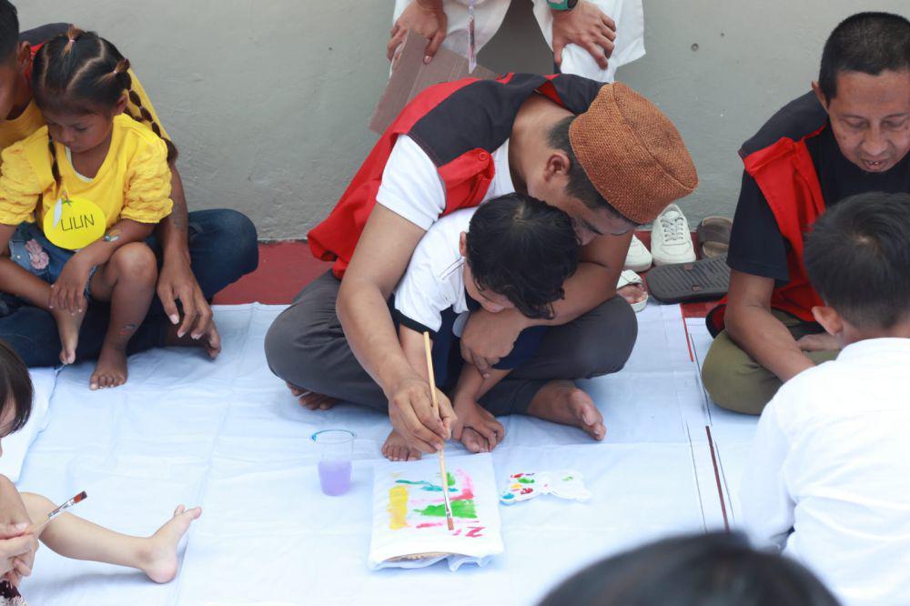 Momen Haru Puluhan Warga Binaan Bertemu Anaknya di Hari Ayah