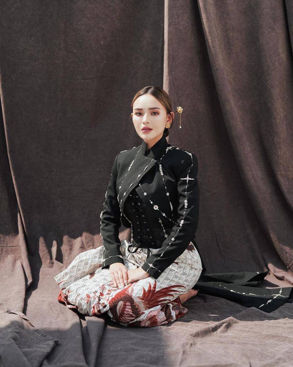 OOTD pemain film 'Bila Esok Ibu Tiada' (instagram.com/amandamanopo)