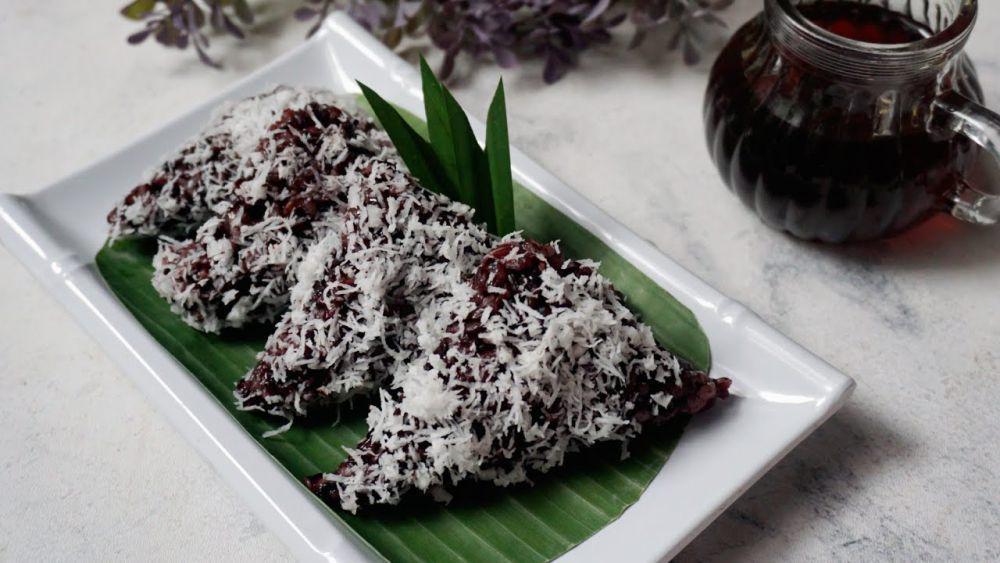 Resep Kue Lupis Ketan Hitam yang Legit dan Kenyal, Pasti Ketagihan!
