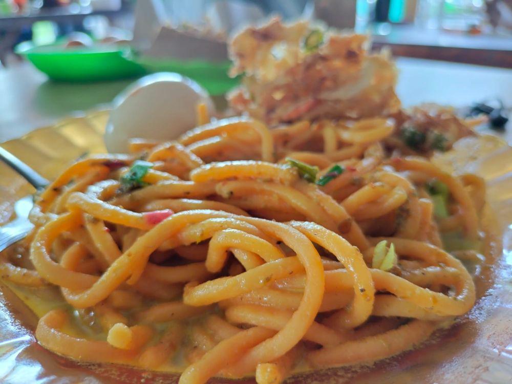 Resep Mie Gomak Kuah Andaliman yang Super Pedas dan Gurih Nikmat