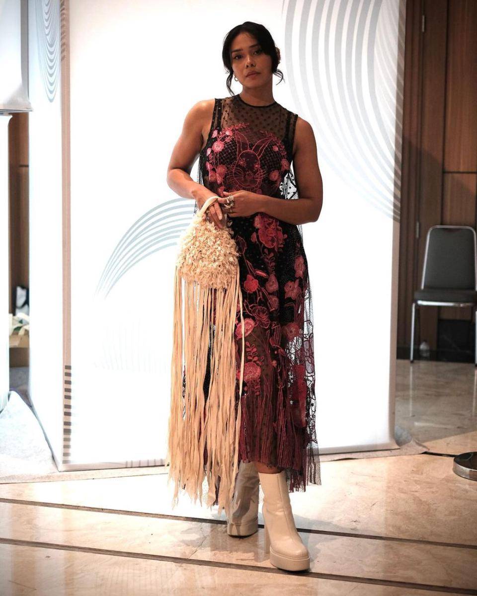 OOTD pemain film 'Bila Esok Ibu Tiada' (instagram.com/adiniawrst)