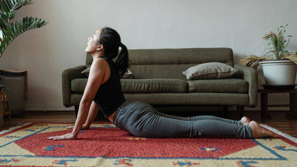 ilustrasi gerakan yoga (pexels.com/Ketut Subiyanto)
