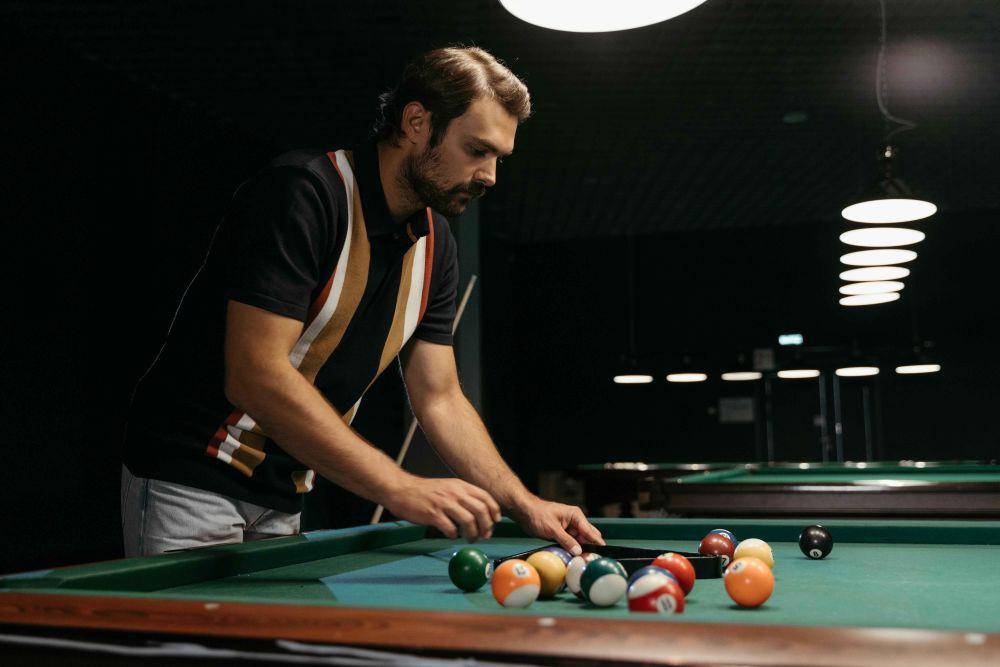ilustrasi billiard (pexels.com/MART PRODUCTION)