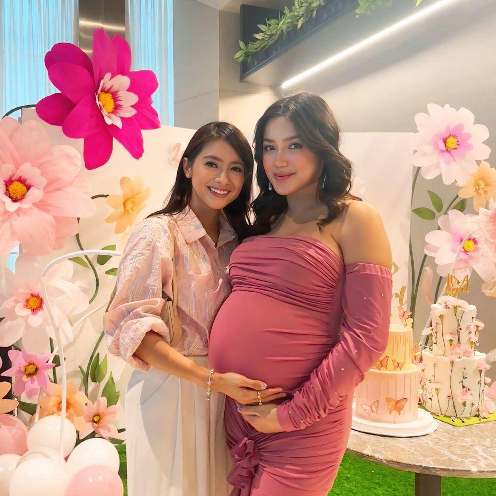 Gaya Artis yang Datang di Baby Shower Jessica Iskandar (instagram.com/riniyulianti)