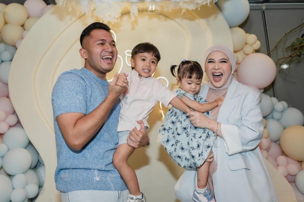 7 Dekorasi Gender Reveal Anak Ketiga Kesha Ratuliu, Temanya Pastel!
