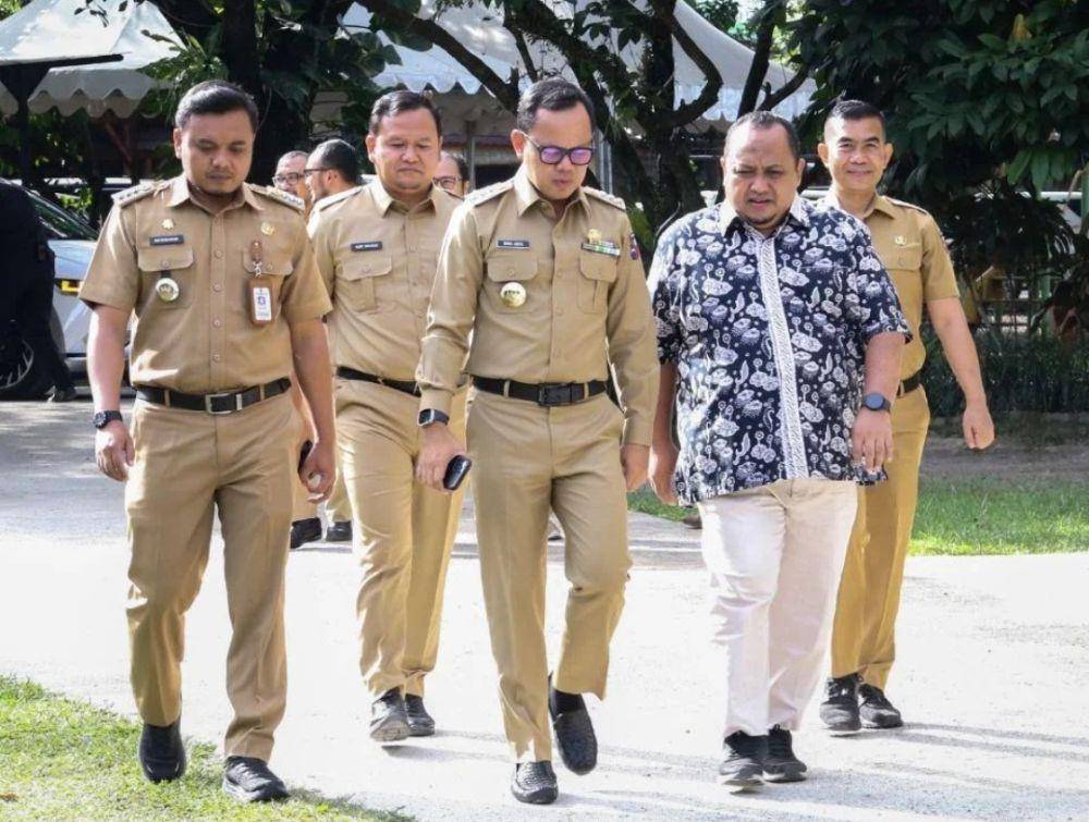Cawalkot Atang Trisnanto saat menjadi Ketua DPRD Kota Bogor bersama Wamendagri Bima Arya Sugiarto saat menjadi Wali Kota Bogor. (Akun Instagram Atang Trisnanto).