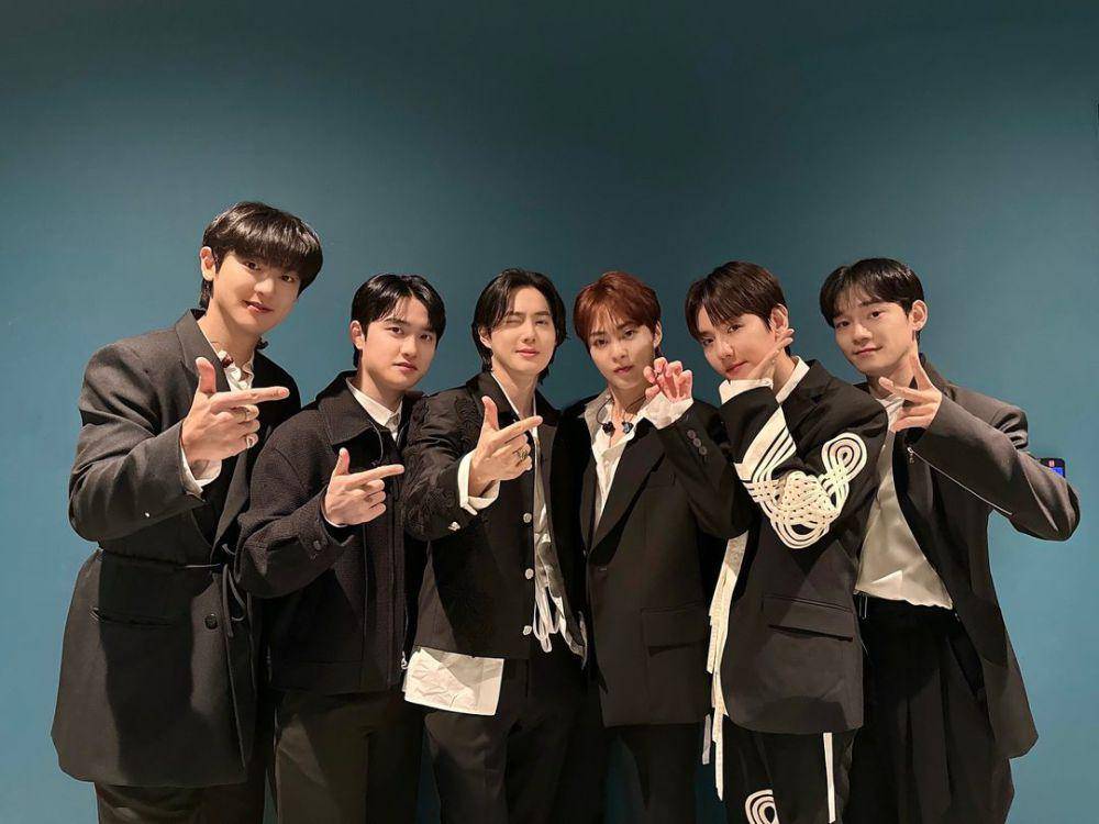 EXO (instagram.com/weareone.exo)