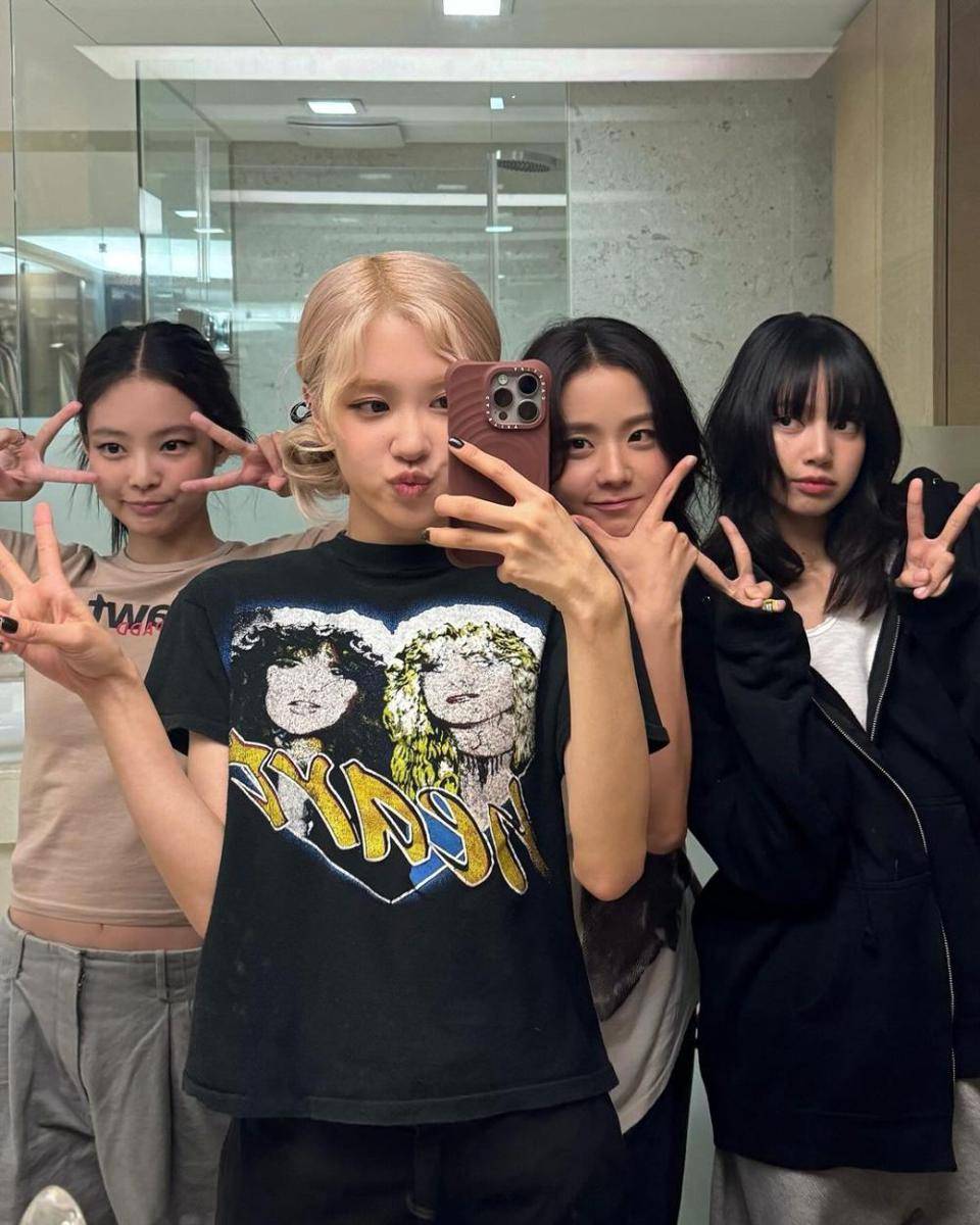 BLACKPINK (instagram.com/roses_are_rosie)