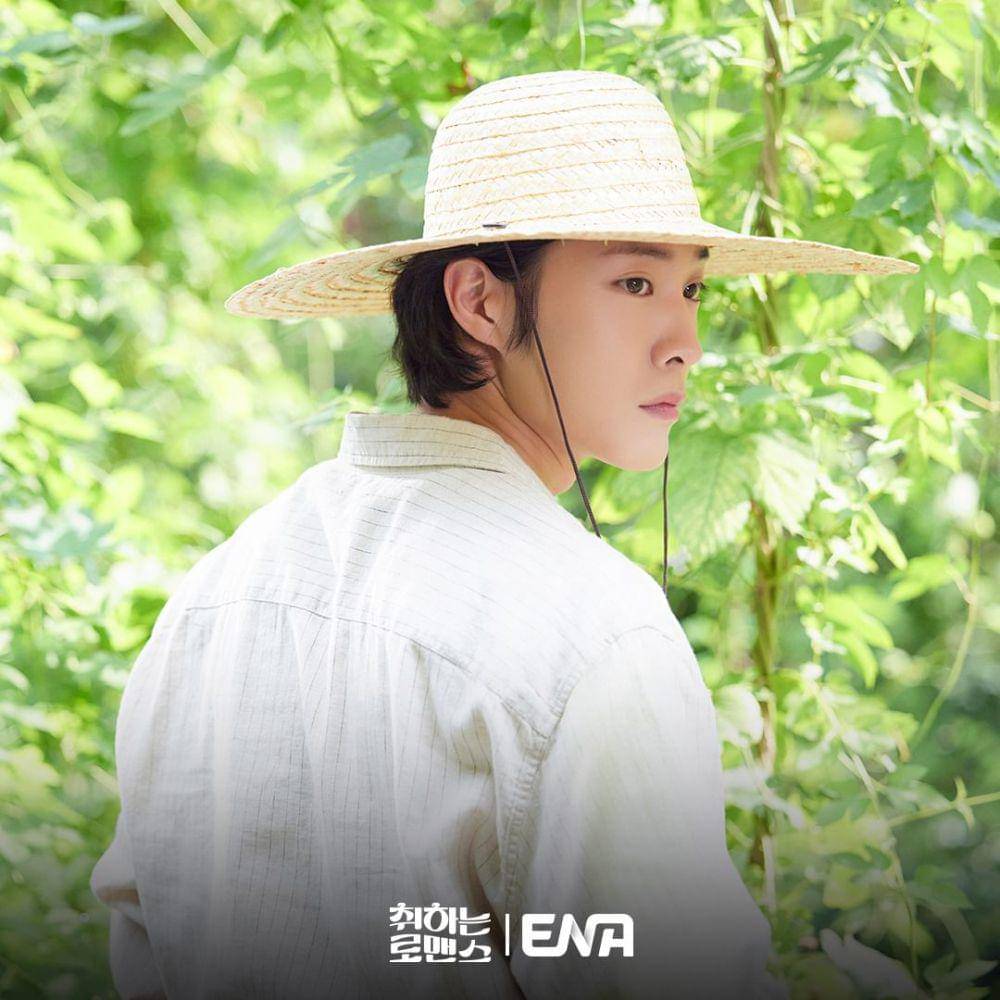 Lee Jong Won di drama Brewing Love (instagram.com/channel.ena.d)