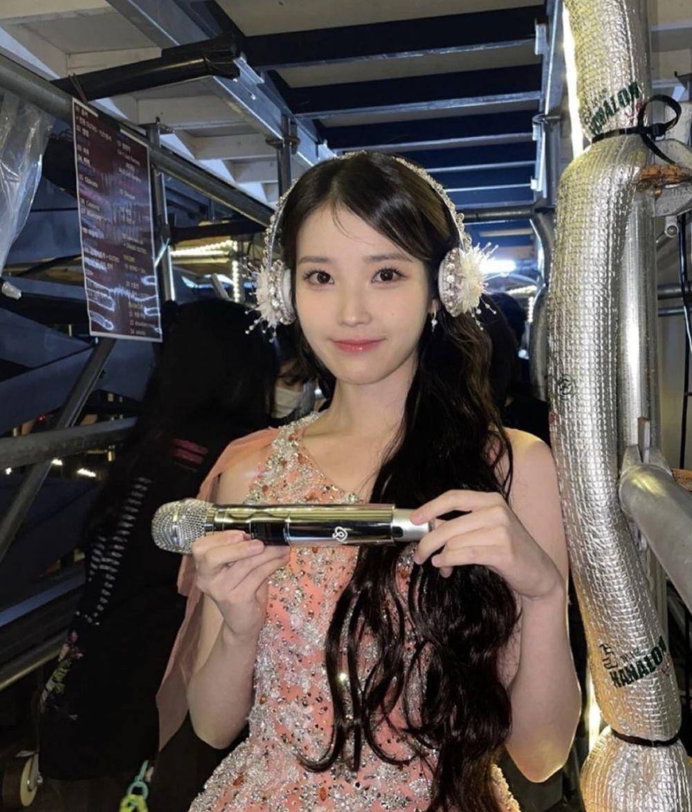 IU (instagram.com/dlwlrma/)